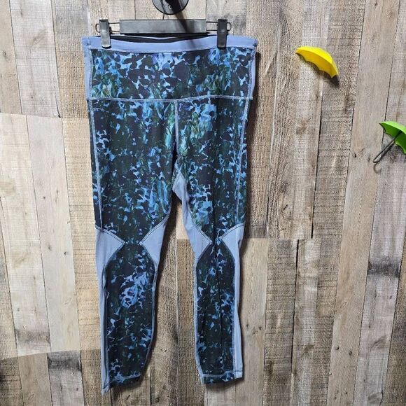 Lululemon Running in the City 7/8 Tights Blue Mesh Floral Backdrop Sz 10 - Picture 3 of 6